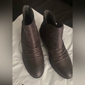 BareTraps Dark Brown/Gray Ankle Booties